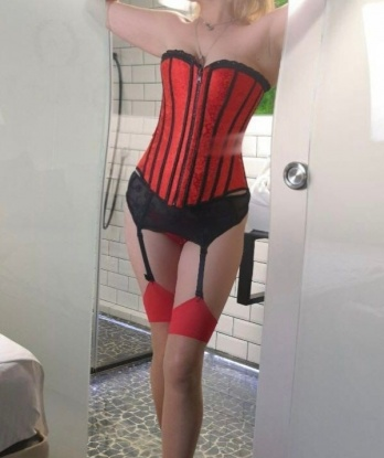 Мои нежные руки и страстные губы готовы окунуть тебя в океан наслаждения. Волшебная смесь из опыта и молодости позволит тебе испытать незабываемые ощущения. Фото в моем профиле не оставят тебя равнодушным, ведь я действительно сексуальная богиня. Мои клиенты оценивают мой профессионализм и мою способность удовлетворить их самые сокровенные желания. 💋 Если ты хочешь провести время с настоящей эксперткой в удовлетворении мужских фантазий, то я жду тебя в Москве. Обещаю, что наша встреча будет полной страсти и интимного блаженства. 🔥 708, 52 года