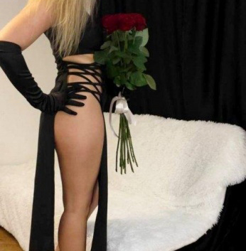 Соблазнительная и страстная брюнетка приглашает в гости щедрого и воспитанного джентльмена. Подарю тебе море наслаждения, нежности и ласки. Мои объятия станут твоим раем! 8906, 23 года